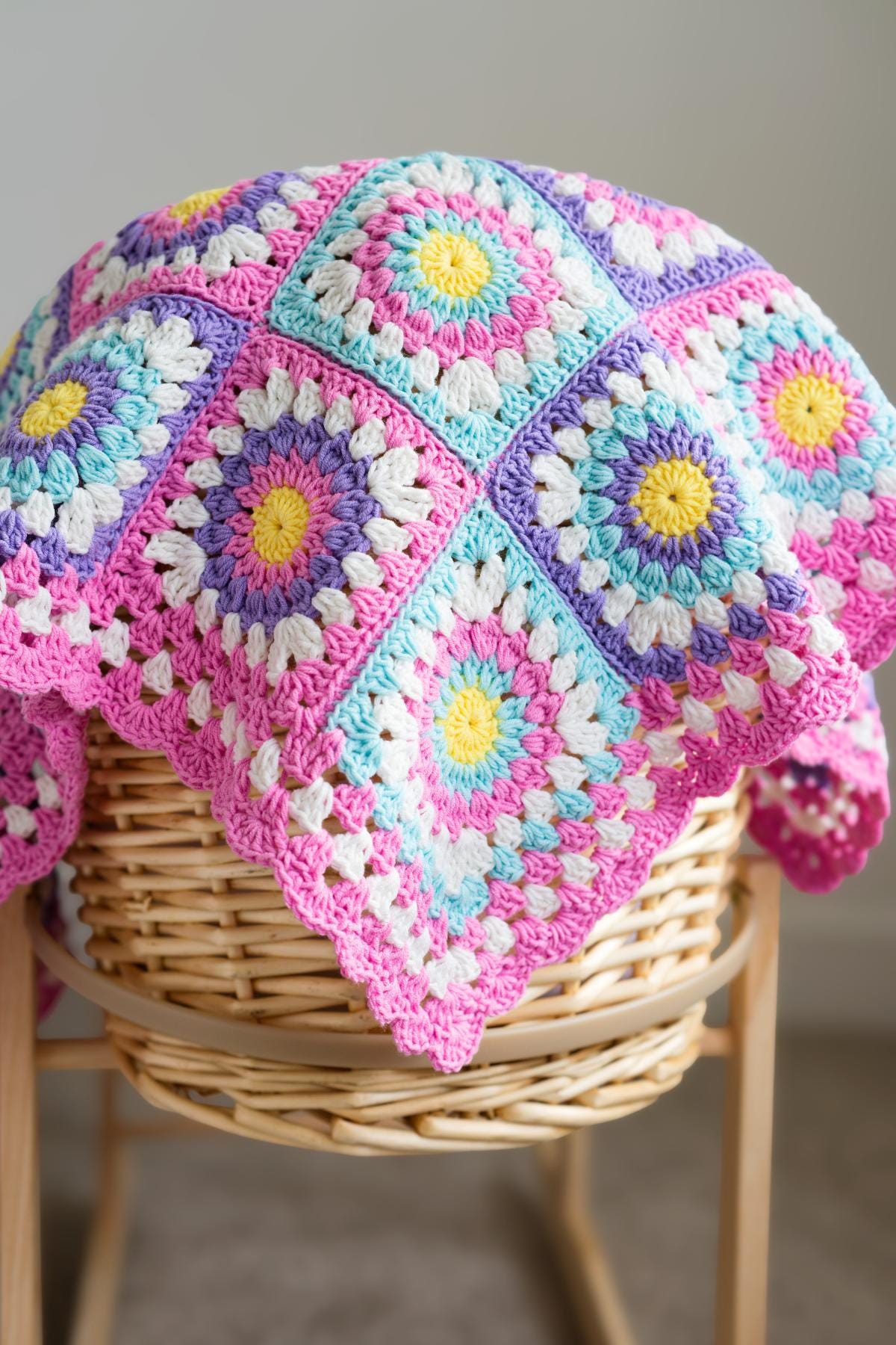 38 Sunburst Crochet Patterns for Blankets, Bags, Tops, and Home Decor 26 Crochet Baby Blanket + Video Tutorial Easy Sunburst