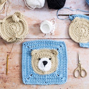 Teddy bear crochet motif close up photo
