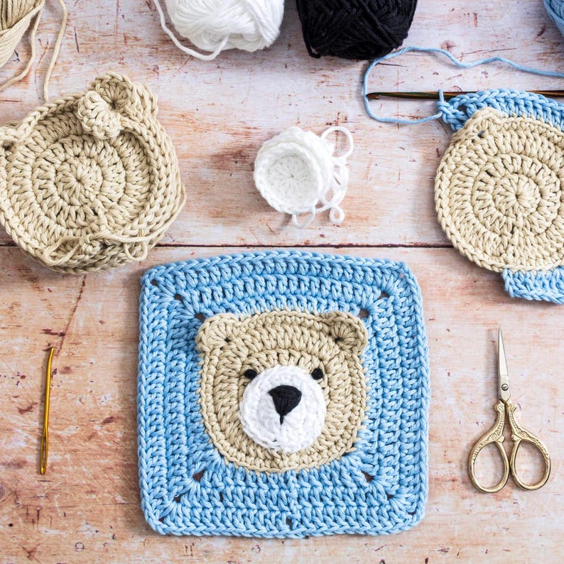 Teddy bear crochet motif close up photo
