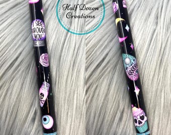 Stylo gel tête de mort et étoiles - Papeterie gothique, stylo kawaii