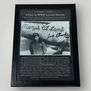 Selten ! Original WWII signierter P-51 Pilot 2nd Lt. Joseph Black US Air Force signiert Militärgeschichte Geschenk große Vitrine (mit C.O.A.)