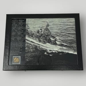 希少！オリジナルの第二次世界大戦 USS テキサス BB-35 メインウッドデッキの破片 1941-1945 米国海軍軍事史ギフト 大型ディスプレイケース（C.O.A. 付き）