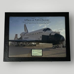 ZELDZAAM! Originele NASA Space Shuttle Discovery STS-41D "1st Maiden Flight" uit 1984 in een baan om de aarde met kaart voor geschiedenis van de astronaut (inclusief COA)