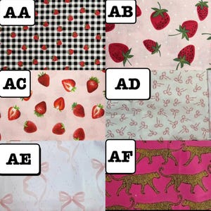 K&ouml;nnte beinhalten: Eine Collage aus sechs Stoffmustern: AA zeigt rote Erdbeeren auf schwarz-wei&szlig;em Vichy-Karo. AB zeigt rote Erdbeeren auf einem hellrosa Hintergrund mit Punkten. AC zeigt ganze und aufgeschnittene Erdbeeren auf Rosa. AD und AE zeigen rosa Schleifen auf Wei&szlig;. AF zeigt goldene Leoparden auf einem leuchtend rosa Hintergrund.