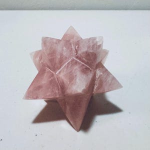 Zart rosa Rosenquarz Merkaba - 9,5 cm Kristall des Herzens