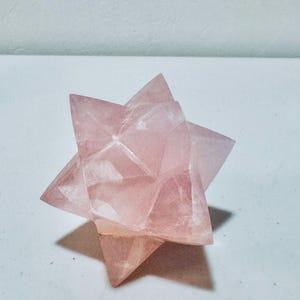 Strahlende Rosenquarz Merkaba - 10 cm