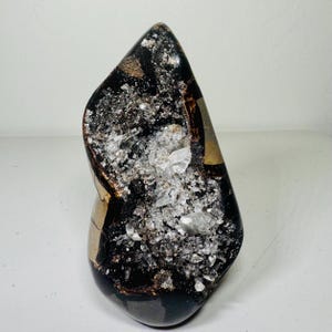 Unique freeform septarian