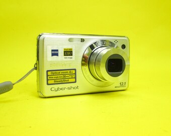 Sony Cybershot DSC-W210 Compact Digital Camera 12MP Point & Shoot Silver Y2K CCD Digicam