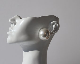 Simple big pearl earrings women's fashion temperament retro small fragrance earrings silver needle half a super large pearl