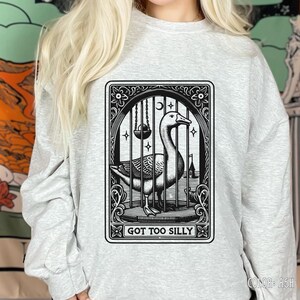Carta del tarot demasiado tonta, camiseta de ganso tonto, regalo de camiseta sureña, regalo divertido y extraño, camiseta de papá granjero, camiseta para amantes de las aves, camiseta del bosque