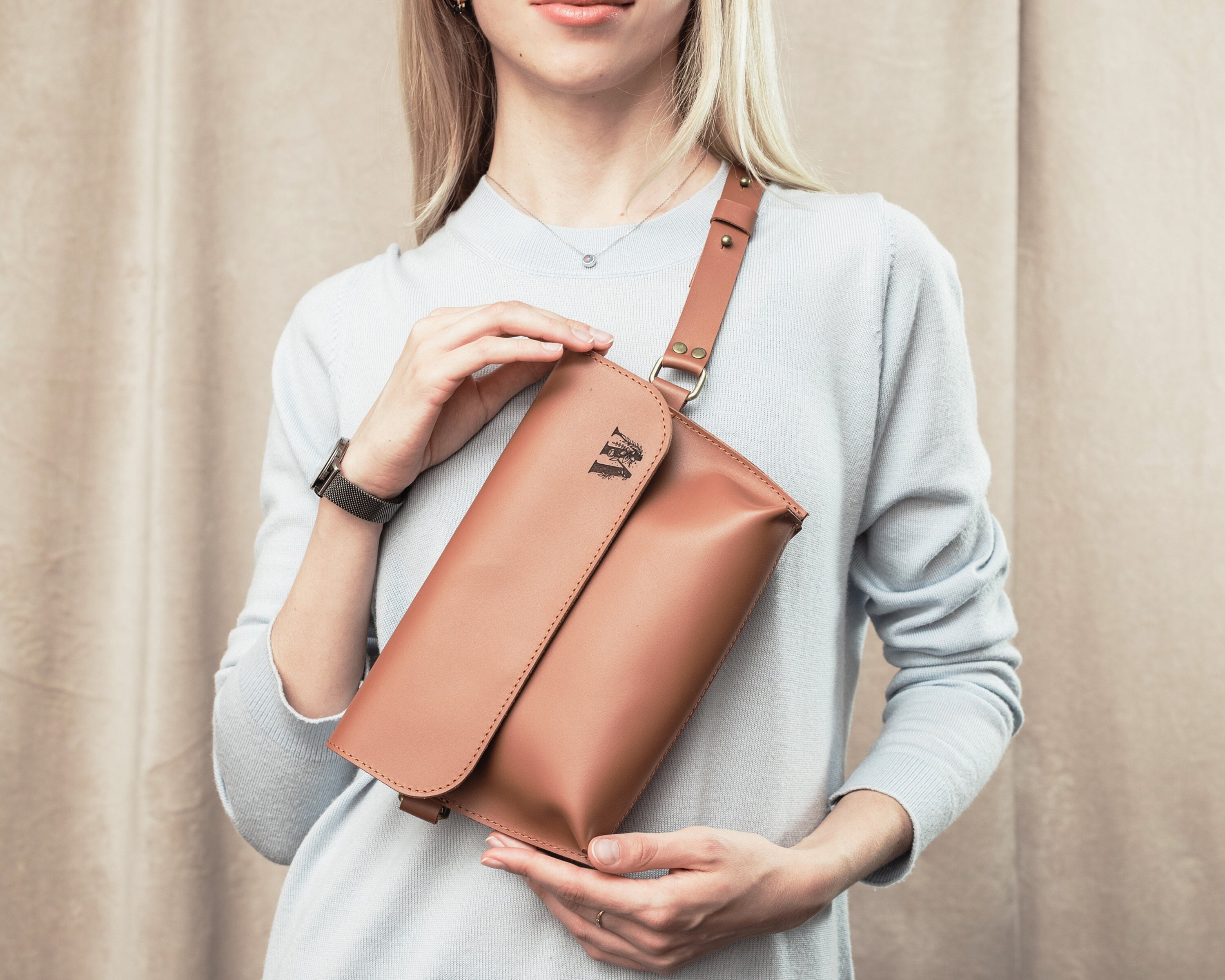Ella girlfriend cheap carryall guess