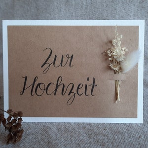 Hochzeitskarte mit Schriftzug "Zur Hochzeit" und Trockenblumen - Handlettering