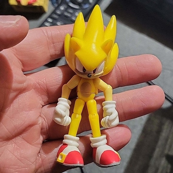 Sonic the Hedgehog - Shadow with Gold Rings 4 Action Figure