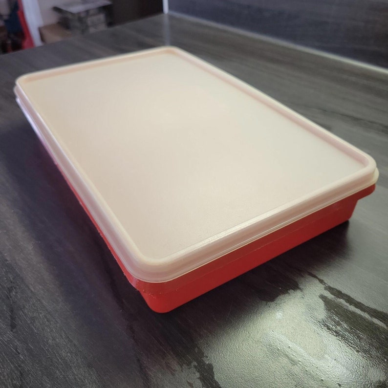 Tupperware 7947 Bacon Deli Meat Keeper Container Paprika Sheer Lid