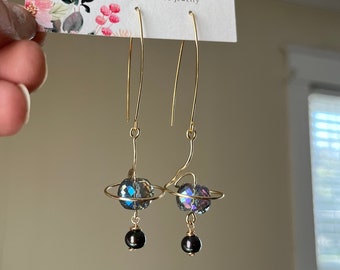 Orecchini Saturno con cristalli e perle nere