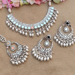 Conjunto de collar de espejo con pendientes y Mangtikka White