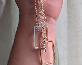 The 1975 Pendant Necklace / Box / Rectangle Style / Silver