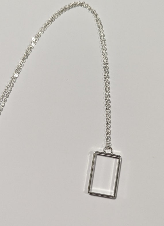 The 1975 Pendant Necklace / Box / Rectangle Style / Silver