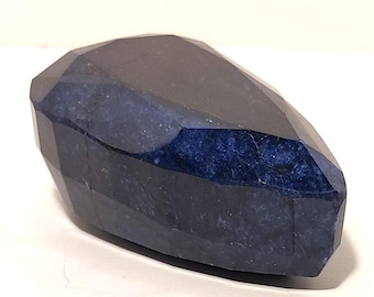 Zafiro en bruto de 1390 ct (corindón)