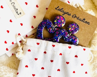 Boucle d’oreille forme coeur à paillettes  en résine -st valentin- cadeau original femme- fait main- anniversaire -fête