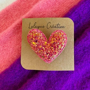Heart-shaped glitter brooch