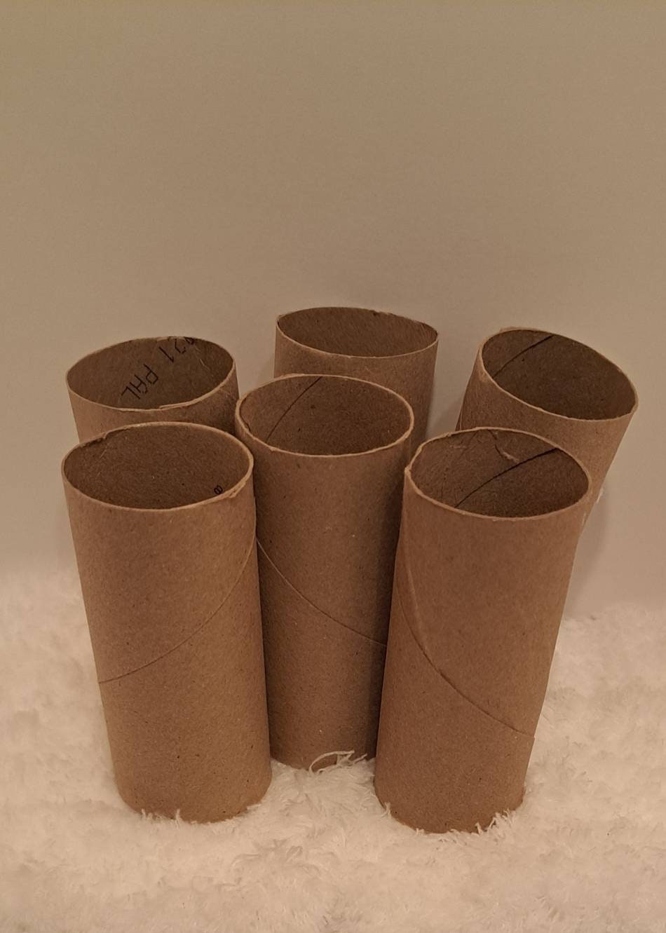 LOT OF 100+ CLEAN EMPTY TOILET PAPER ROLLS, CARDBOARD TUBES FOR