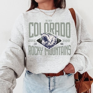 Vintage Colorado Rocky Mountains Grizzly Bear Crew Neck Sweatshirt, Granola Girl Aesthetic Sweatshirt, National Parks Sweatshirt