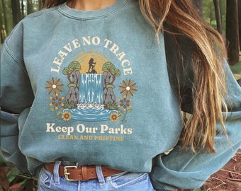 Granola Girl Aesthetic Comfort Colours Crew Neck Sweatshirt, Leave No Trace Randonnée Sweatshirt, National Parks Gift, Outdoor Naturecore
