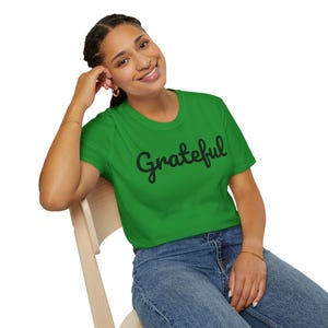 Dankbar Unisex Softstyle T-Shirt, gemütliches Oberteil für den Alltag, perfektes Geschenk dankbar, Wertschätzung, Freunde und Familie Shirt glücklich