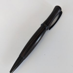 Penna Twist Concava in smalto nero con fusti in ebano