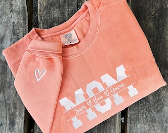 Custom Mama Sweatshirt With Kid Name, Personalized Mom Crewneck, Mama Embroidered Comfort Color, New mom gift, Birthday Gift for Mom