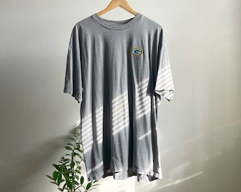Vintage 90’s/2000’s Embroidered Green Bay Packers NFL Football Graphic T-Shirt - XL