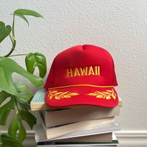 Vintage 90’s Embroidered Red Hawaii Snapback trucker hat