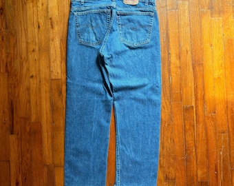 W34 L32 — vintage Levi's 501xx Jeans Men — 1990s, Twist Left Leg