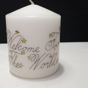 Vela para bebê, presente personalizado "Bem-vindo ao mundo", caligrafia manuscrita com detalhes dourados, nome do bebê, data, mensagem, fabricado na Nova Zelândia