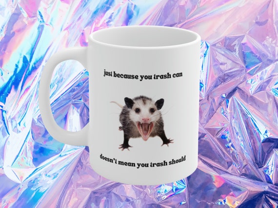 Opossum Meme Tasse Nur weil du Mülleimer heißt nicht, dass du den Müll  wegwerfen solltest -  Österreich