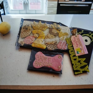 Dog Birthday Treats | Homemade Dog Treats | Dog Gifts for Pawty Birthday Guest