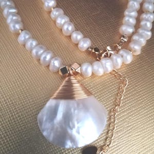 Freshwater Pearl Necklace, Pearl Jewelry, Natural Stone Necklace, Mother of Pearl Pendant Gift for her Australian Seller