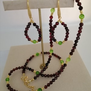 Red Garnet and Green Peridot Gold Necklace, Gemstone Beaded Necklace, Genuine Garnet Necklace, Red Garnet Jewelry, 18k Gold plated fittings