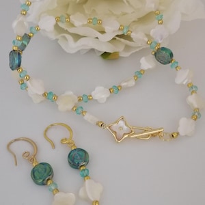 MOTHER OF PEARL Necklace, Natural Pearl Necklace, Pearl with gold Necklace, Necklace /Choker, Gemstone Jewelry. Ocean lover jewelry, Gift