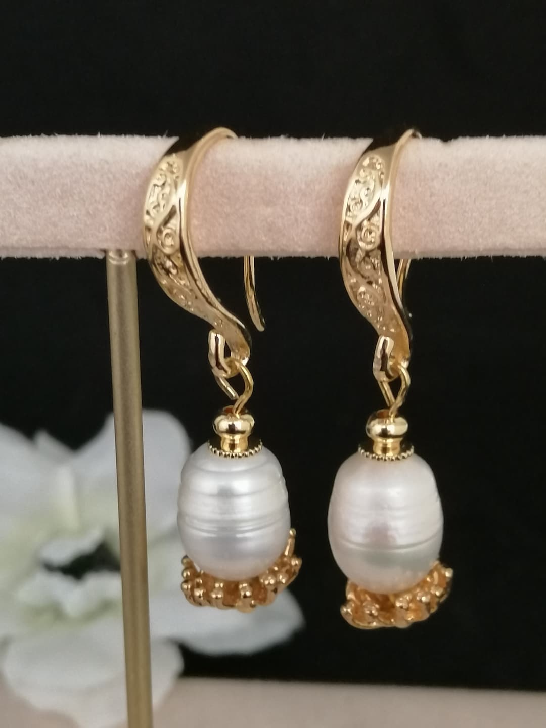 Earrings with freshwater pearls main image 1