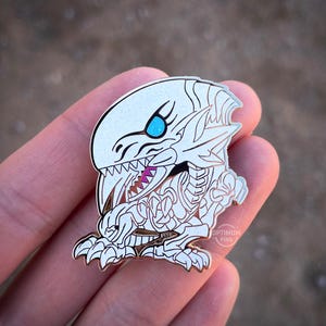 YGO Blue-Eyes White Dragon Emaille Pin, Anstecknadel, Hutnadel