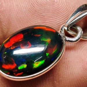 AAAA+++ Ciondolo in opale nero naturale di alta qualità, cabochon fatto a mano, in argento sterling 925, dimensioni 16x12x7 mm, opale di fuoco multiplo per la creazione di gioielli.