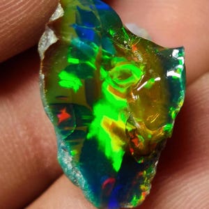 AAAA++ Opale nero naturale di alta qualità, opale etiope grezzo multifuoco, opale grezzo sfuso, dimensioni 20 mm, lunghezza 12,55 carati, per la creazione di gioielli.