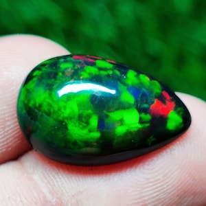 AAA+++ opale nero naturale di alta qualità con pera cabochon multi opale a nido d’ape molto raro! Dimensioni 21 x 14 x 8 mm 9,75 carati per la creazione di gioielli.