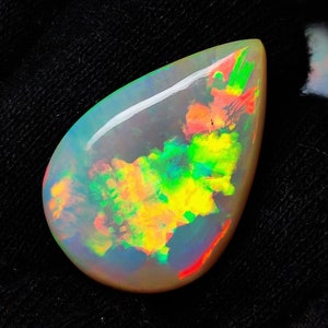 AAA++ Cabochon opale etiope naturale di alta qualità molto raro! Cabochon opale etiope multifuoco a forma di pera 25x17x6mm13,95Crt per gioielli.