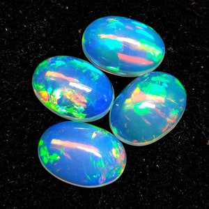 AAA+++ Cabochon di opale etiope naturale di alta qualità molto raro! Opale multi pietra preziosa opale di fuoco 4 pezzi dimensioni 10x14 mm per la creazione di gioielli.
