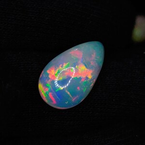 AAAA ++ + Top Quality Natural Ethiopian Opal Cabochon Welo Fire Pear Shape Gemstone Beautiful Pc 5.40 cts Dimensioni 18x10x6 MM per fare gioielli.