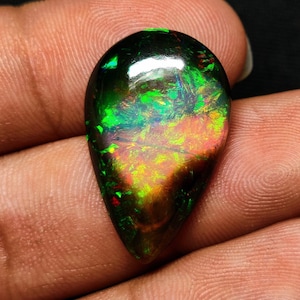 AAA++ Opale nero naturale di alta qualità cabochon multi pietra preziosa opale di fuoco molto rara! Dimensioni 26x16x6mm 12,20 carati per creazione di gioielli