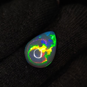 5.20 cts AAA +++ Ópalo etíope natural hermoso fuego de una pieza opal cabujón forma de pera 16x12x6 MM opal tamaño del anillo de piedra preciosa haciendo joyería.
